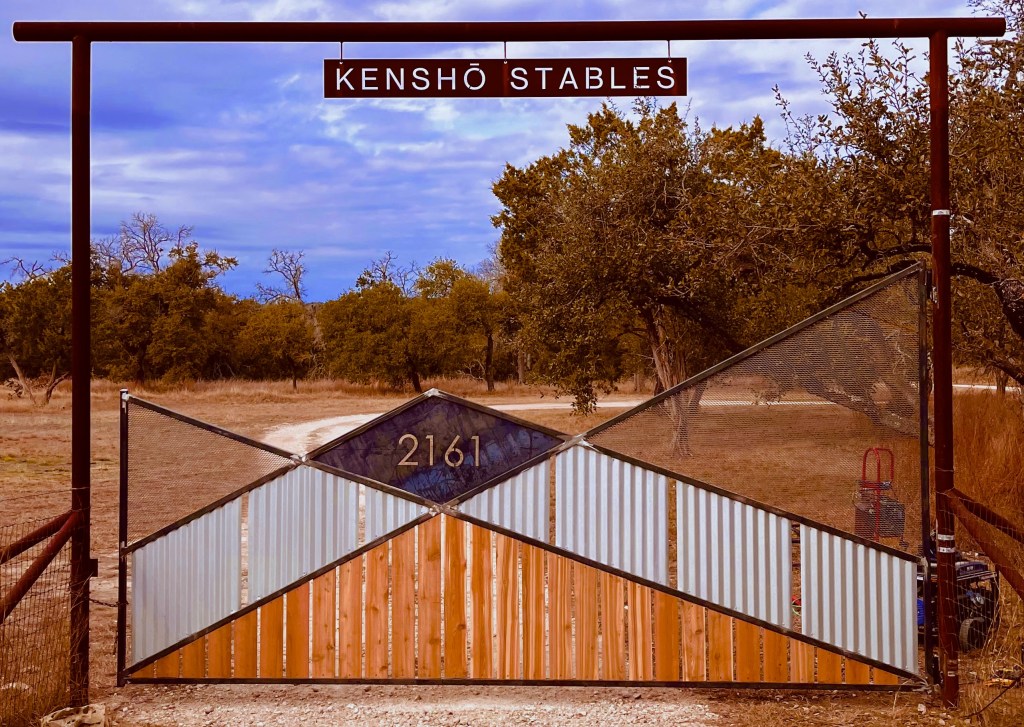 Kenshō Stables Entrance &&nbsp;Gate
